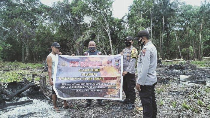 Personel Polsek Daik, Polres Lingga memberikan imbauan kepada pemilik lahan dalam mencegah karhutla di Lingga, khususnya di wilayah Kelurahan Daik, Kamis (19/2/2021).