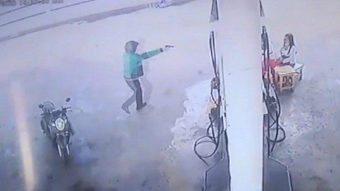 Detik-detik Oknum driver ojol todongkan pistol ke pegawai SPBU Benoa Denpasar.