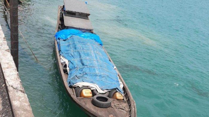 KM Mandiri tangkapan Ditpolairud Polda Kepri di Tanjunguncang, Kecamatan Batuaji, Kota Batam, Provinsi Kepri, Selasa 9/3/2021).