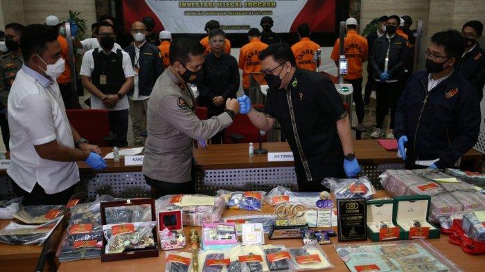 Brigjen Helmy Santika sebelum melakukan ekspose di Bareskrim Polri