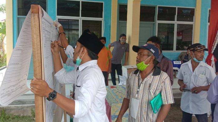 HASIL PILKADA KARIMUN - Hasil Pilkada Kepri di TPS 12, RT 02 RW 02 Sungai Lakam Barat, Kecamatan Karimun, Kabupaten Karimun, Provinsi Kepri, Rabu (9/12/2020).