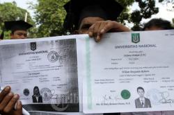Bolehkan Perusahaan Menahan Ijazah Karyawan? Ini Jawabnya