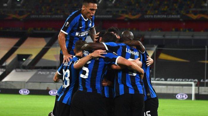 Pemain Inter Milan saat melakukan selebrasi usai mencetak gol ke gawang Shakhtar Donetsk dalam Semifinal Liga Europa, Selasa (18/8/2020).