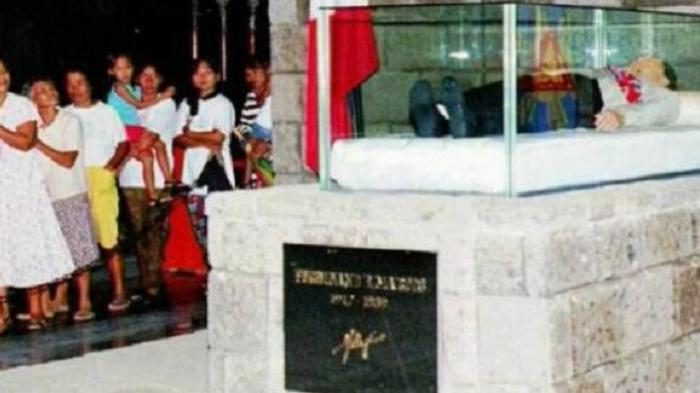 Jenazah Ferdinand Marcos saat ini diawetkan di kampung halamannya, Batac.
