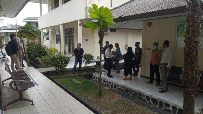 PN TANJUNGPINANG - Kondisi PN Tanjungpinang jelang sidang korupsi izin tambang yang diungkap Kejati Kepri dengan 12 tersangka, Jumat (13/11/2020).