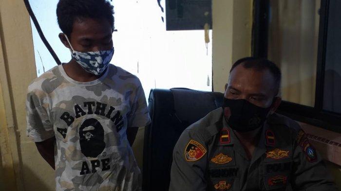 Tersangka pencurian pelat baja perusahaan nyaris satu ton, Kusnadi (21) saat dihadirkan Kanit Reskrim Polsek Tanjungpinang Kota, Jumat (12/2/2021).