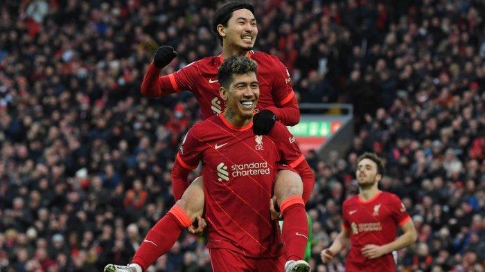 Liverpool menang 3-0 atas Brentford di pekan 22 Premier League Liga Inggris 2021-2022, Minggu (16/1/2022). Gelandang Liverpool asal Jepang Takumi Minamino mencetak satu dari 3 gol kemenangan Liverpool. Takumi Minamino digendong pemain Liverpool Roberto Firmino setelah cetak gol.