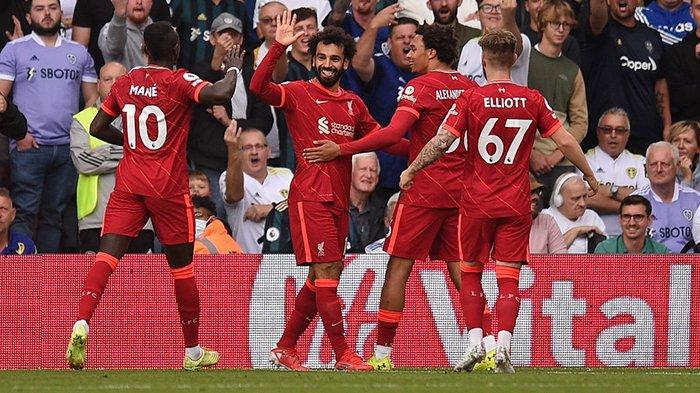 Liverpool menang 3-0 atas Leeds United di pekan 4 Liga Inggris 2021-2022, Minggu (12/9/2021). Mohamed Salah (kedua dari kiri) melakukan selebrasi setelah mencetak gol pertama Liverpool. Dua gol lainnya dicetak Fabinho (50') dan Sadio Mane (90+2').