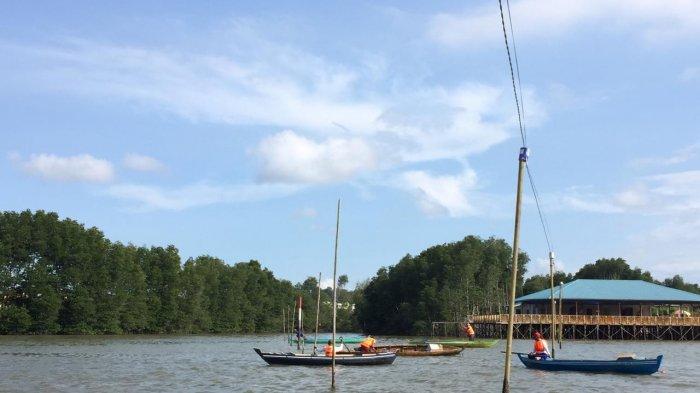 Lomba Sampan Ketinting di Kampung Tua Patam Lestari, Sekupang, Batam, Minggu (19/1/2020).