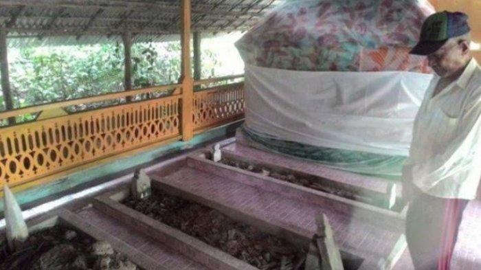 Makam Putri Pinang Masak di Desa Senuro, Kecamatan Tanjung Batu, Ogan Ilir.