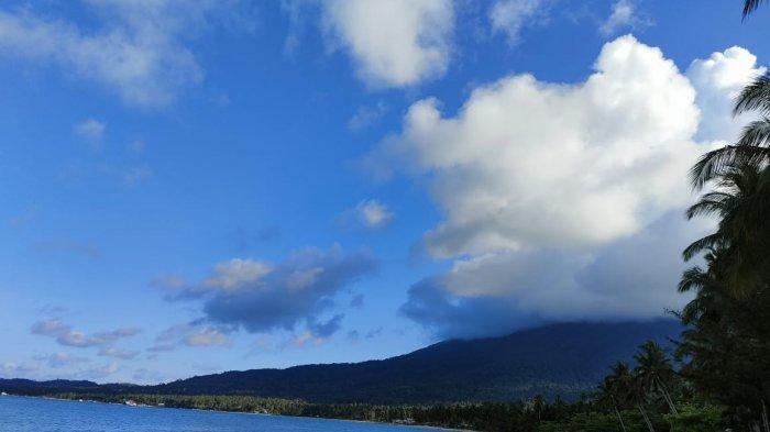 Suasana Pantai Tanjung atau Pantai Teluk Selahang, Desa Limau Manis, Kecamatan Bunguran Timur Laut, Kabupaten Natuna, Kepri. Foto diambil beberapa waktu lalu.