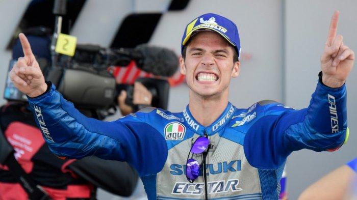Pebalap Suzuki Ecstar asal Spanyol Joan Mir melakukan selebrasi setelah juara MotoGP Eropa, Minggu (8/11/2020)