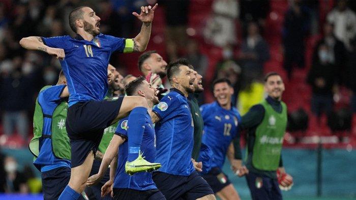 Pemain Timnas Italia melakukan selebrasi setelah mengalahkan Austria 2-1 di babak 16 besar EURO 2020 ( Piala Eropa 2020) Sabtu (26/6/2021).