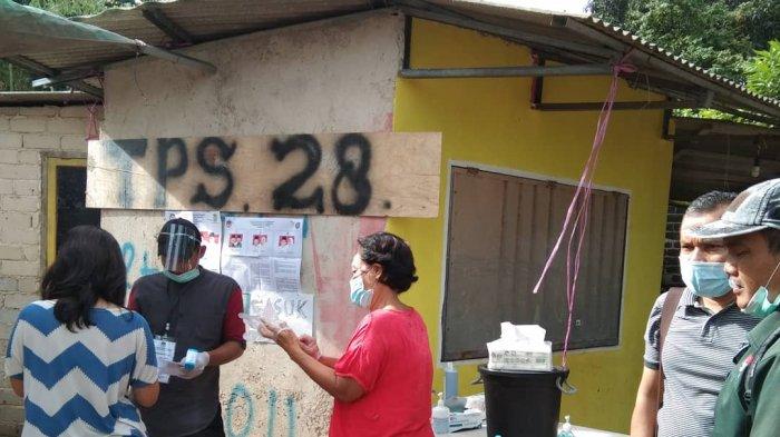 PEMUNGUTAN SUARA ULANG - Pemungutan Suara Ulang di TPS 28 Duriangkang, Kecamatan Sei Beduk, Kota Batam, Provinsi Kepri, Minggu (13/12/2020).