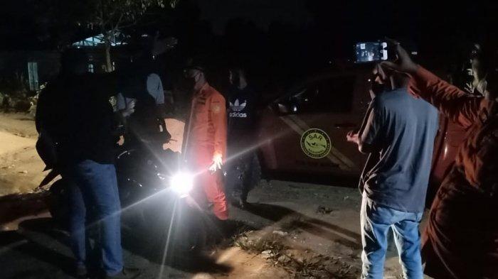 Foto tim SAR gabungan mencari warga Batam tenggelam di DAM Duriangkang, Sabtu (13/3/2021).