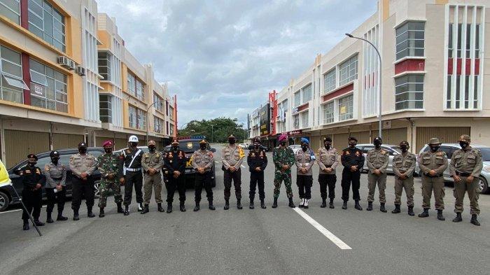PENGAMANAN KANTOR BAWASLU BATAM - Kapolresta Barelang bersama perwakilan instansi vertikal mengunjungi kantor Bawaslu Batam, Selasa (13/10/2020). Penjagaan kantor Bawaslu Batam diperketat jelang Pilkada Batam.