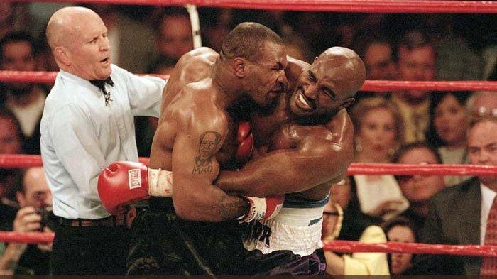 Pertarungan Mike Tyson vs Evander Holyfield yang legendaris