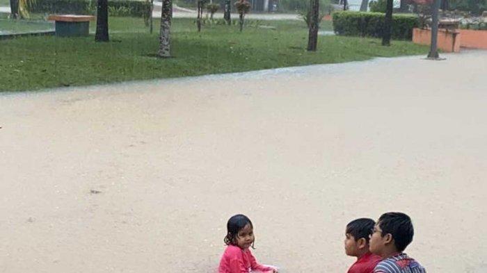 Banjir di Batam Dialami Warga Elite Perumahan Sukajadi Hingga Anggota DPRD Batam. Foto kondisi banjir di salah satu cluster di Perumahan Sukaajadi Batam.