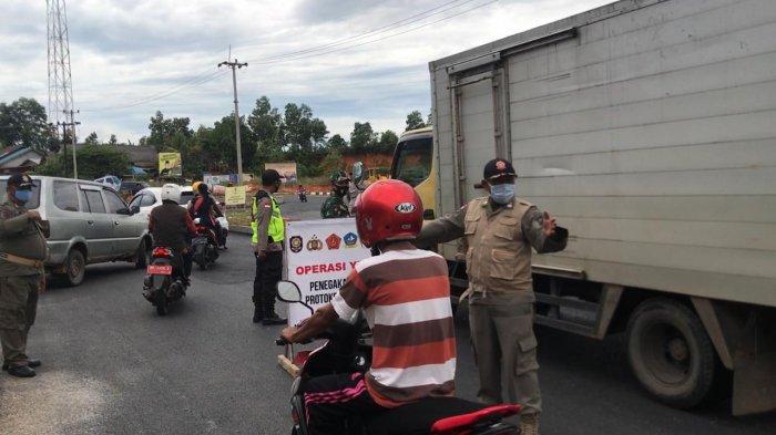 RAZIA PROTOKOL KESEHATAN - Razia protokol kesehatan Covid-19 di Km 16 Toapaya Selatan, Bintan, Kamis (22/10/2020).