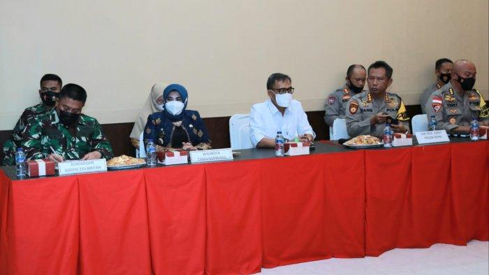 Sejumlah unsur FKPD melakukan rapat koordinasi pembahasan PPKM berbasis Mikro di Polres Tanjungpinang, Kamis (11/2/2021).