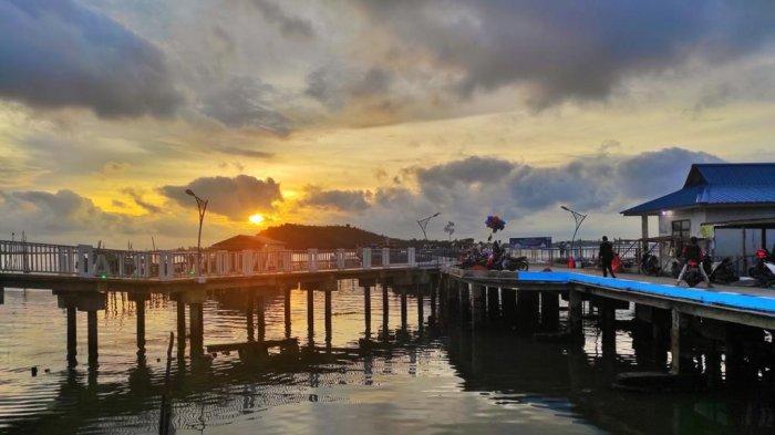Pemandangan di sekitar Rumah Makan Dapur Mak Long di Pelabuhan Beton, Tanjung Riau, Kecamatan Sekupang, Kota Batam, Provinsi Kepri, Sabtu (31/7).