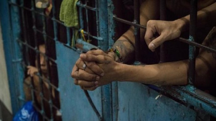 Sekelompok besar militan bersenjata menyerbu penjara di kota Kidapawan, Filipina selatan, Rabu (4/1/2016) dini hari. Akibatnya, hampir 160 napi kabur dan seorang sipir penjara tewas. Lima napi lagi ditembak mati saat dikejar polisi.