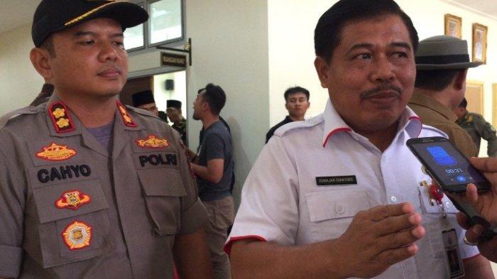 Sekjen BNPP Suhajar Diantoro didampingi Kapolres Kepulauan Anambas, AKBP Cakhyo Dipo Alam saat meninjau persiapan Gerbangdutas di Kabupaten Kepulauan Anambas, Kamis (5/3/2020).