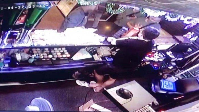 Suasana foto di lokasi Star Pool Billiard Bintan yang diduga menjual minuman beralkohol tanpa izin dan buka saat Ramadhan, Rabu (28/4/2021).