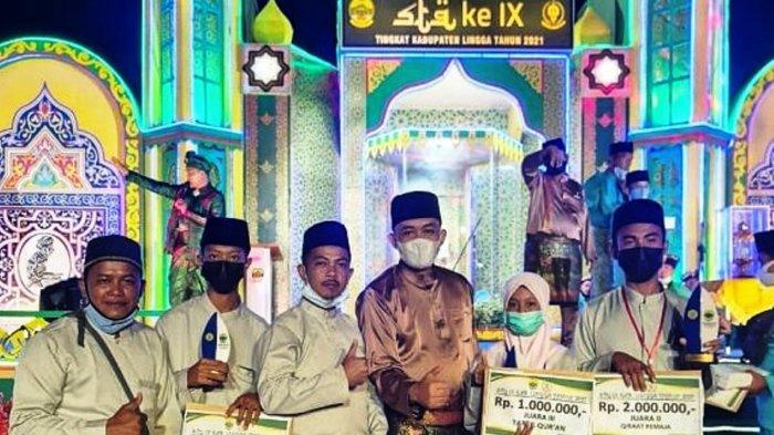 STQ di LINGGA - Camat Kepulauan Posek bersama peserta kafilah Kepulauan Posek pada penutupan STQ ke IX tingkat Kabupaten Lingga, Selasa (16/3/2021).
