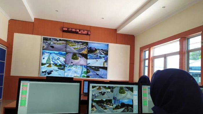 Ruang pemantauan Area Traffic Control System (ATCS) milik Dinas Perhubungan (Dishub) Batam. Dari sini, situasi dan kondisi di sejumlah ruas jalan dapat terlihat jelas.