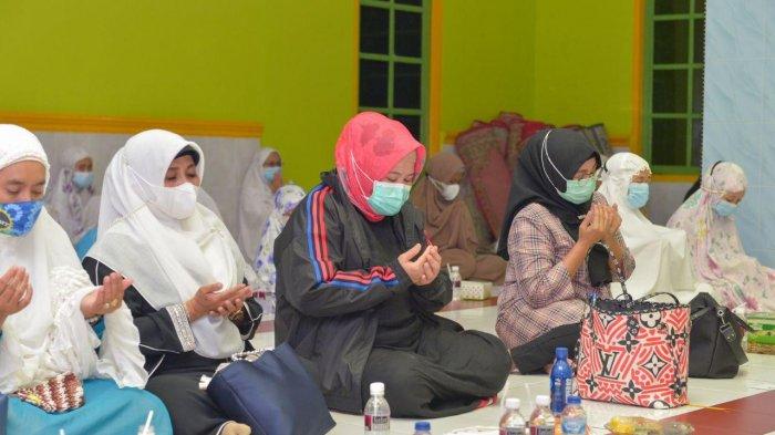 Wakil Gubernur Kepri, Marlin Agustina saat Safari Ramadhan di Masjid Istiqomah Jl Ir Sutami Simpang Perla, Tanjungpinang, Minggu (18/4/2021) malam.