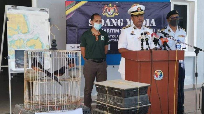 Maritim Malaysia menggelar jumpa pers terkait penangkapan WNI penyelundup Burung Murai Batu