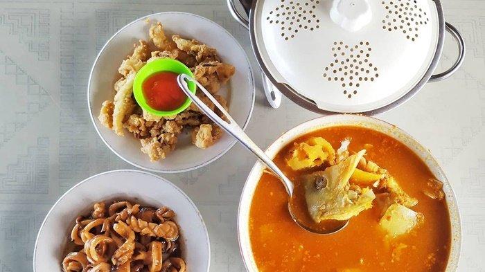 Gangan ikan Belitung yang disajikan dengan berbagai makanan pendamping.