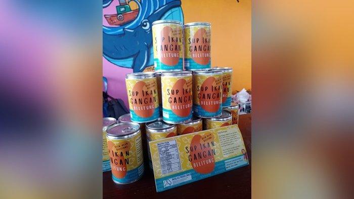 Ikan gangan kemasan kaleng hasil pelatihan. Ibu-ibu saat mengikuti pelatihan, Kamis (24/)6/2021).