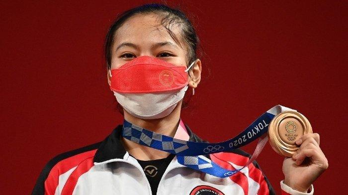 Peraih medali perunggu Windy Cantika Aisah dari Indonesia di Olimpiade Tokyo 2020