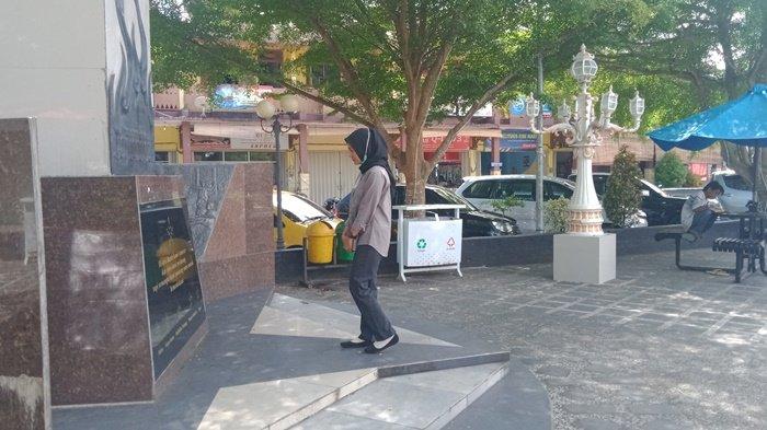 Tugu pahlawan di area KV Senang Pusat Kota Tanjungpandan, Senin (22/2/2021) pesing