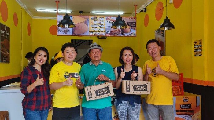 Suasana Grand Opening Roti Kopi