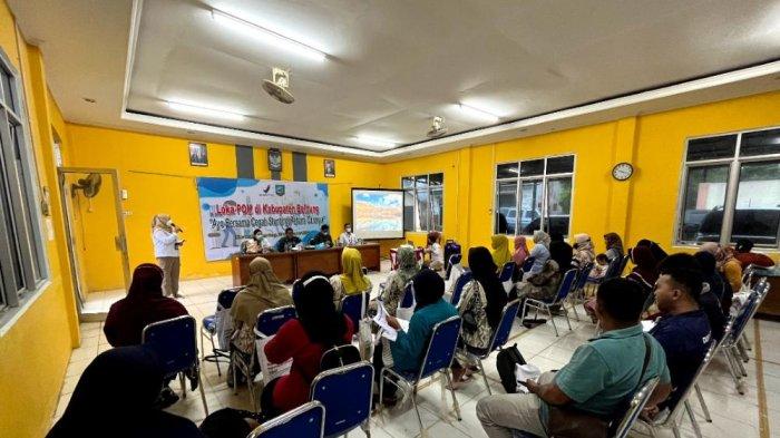 Suasana edukasi oleh Loka POM bersama ibu-ibu di Dendang, Jumat (23/9/2022).