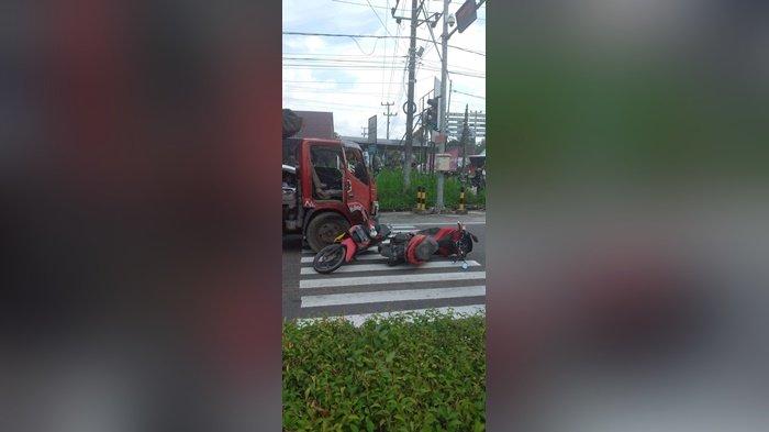 Peristiwa kecelakaan beruntun, Senin (26/9/2022) sekitar pukul 14.10 WIB terjadi di Jalan Jenderal Sudirman Desa Perawas, tepatnya di persimpangan lampu merah Membalong, Tanjungpandan, Belitung