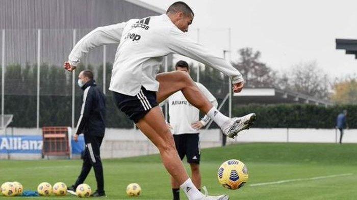 Cristiano Ronaldo mengikuti latihan Juventus.