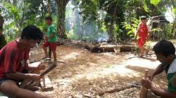 Kisah Ajung di Pengrajin Gasing Berbahan Baku Kayu Pelawan, Harganya Ternyata Murah Loh