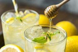 Mau Detoks Tubuh dan Kulit Sekaligus? Coba Minum Air Lemon dan Madu Saat Sahur