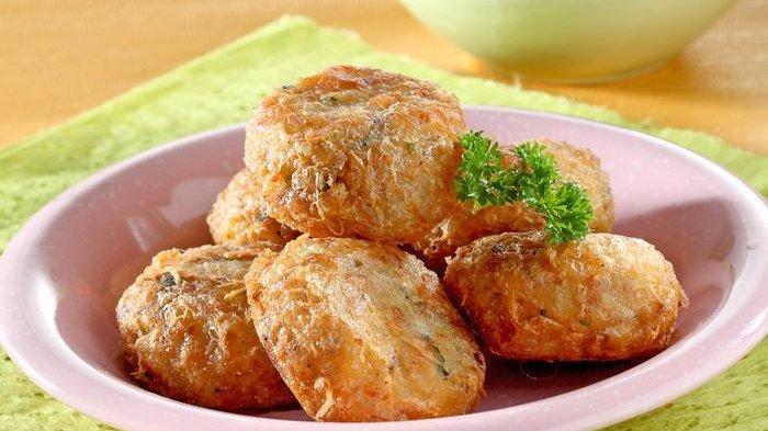 Perkedel Kentang Rebon menu pelengkap makan siang yang menggoda banget.
