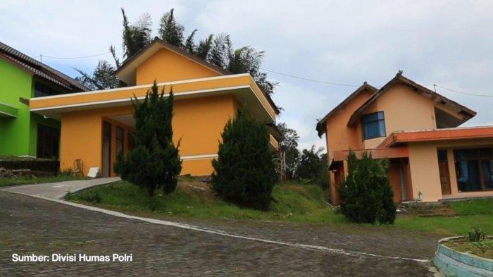 Densus 88 Anti Teror Polri berhasil membongkar sasana atau pusat latihan Jaringan Teroris Jamaah Islamiyah (JI) di sejumlah lokasi di Jawa Tengah. Salah satunya terletak di Desa Gintungan, Bandungan, Semarang, Jawa Tengah.