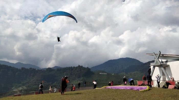 Menguji nyali dengan berkunjung ke Bukit Gantole, tempat wisata di Bogor bagi yang penyuka tantangan.