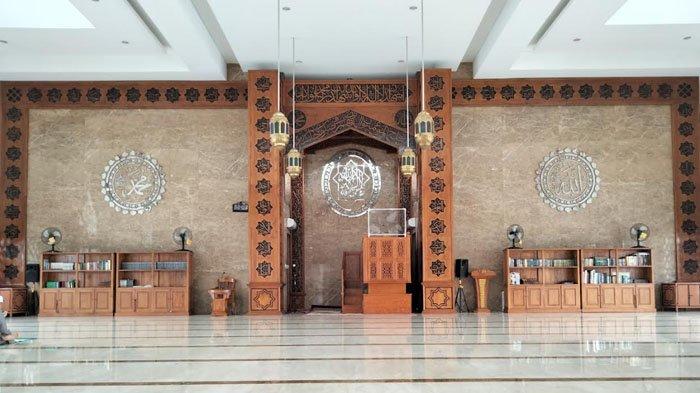 Bagian Dalam Masjid Raya Taman Cimanggu Daarul Jannah.
