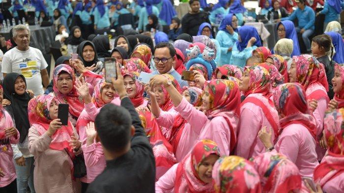 Wali Kota Bogor, Bima Arya memberikan apresiasi kepada ratusan kader dalam kegiatan Ngariung Bareng Kader se-Kecamatan Bogor Timur di JSI Resort, Kecamatan Megamendung, Kabupaten Bogor, Kamis (29/12/2022).