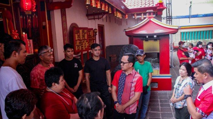 Wali Kota Bogor, Bima Arya melakukan kunjungan ke Vihara Dhanagun pada momentum Imlek 2023, Senin (23/1/2023).