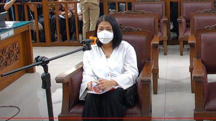 Putri Candrawathi menjalani sidang perdana pembunuhan Brigadir J, Senin (17/10/2022). Usai pembacaan dakwaan oleh JPU, Putri Candrawathi mengaku tidak mengerti soal dakwaan JPU.