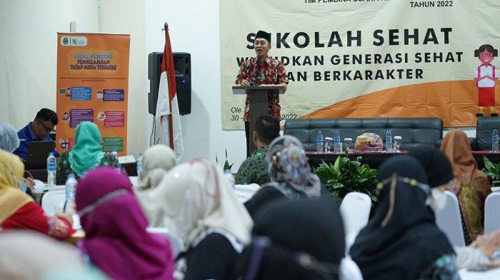 Wakil Wali Kota Bogor, Dedie A. Rachim membuka rapat koordinasi dan penguatan Tim Pembina Usaha Kesehatan Sekolah/Madrasah (UKS/M) di Ole Suites Hotel, Babakan Madang, Kabupaten Bogor, Selasa (30/8/2022).
